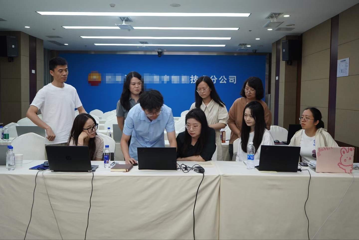 各小组在项目收尾时的合影